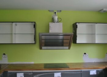 Comment faire tenir des meubles de cuisine sur du placo ?