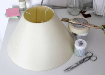 Comment faire tenir un abat jour sur une lampe ?