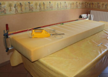 Comment faire tenir un matelas contre un mur ?