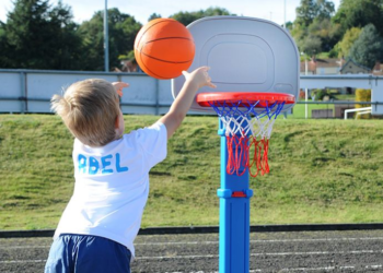 Comment faire tenir un panier de basket ?
