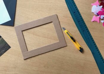 Comment faire tenir un tableau dans un cadre ?