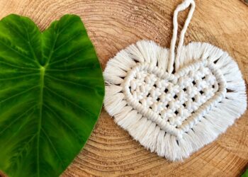 Comment faire tenir une feuille en macramé ?