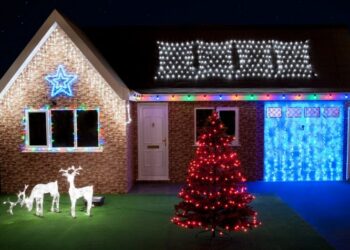 Comment faire tenir une guirlande lumineuse sur un mur extérieur ?