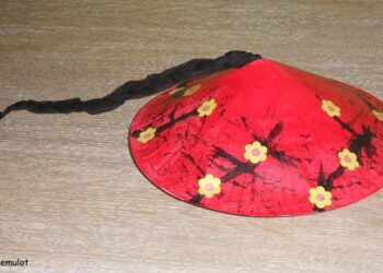 Comment faire un chapeau chinois maternelle ?