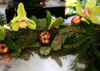 Comment faire un chemin de table avec des branche de sapin ?