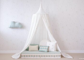 Comment faire un ciel de lit pour bébé ?