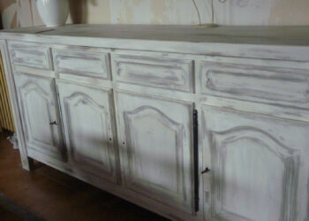Comment faire un meuble blanc vieilli ?