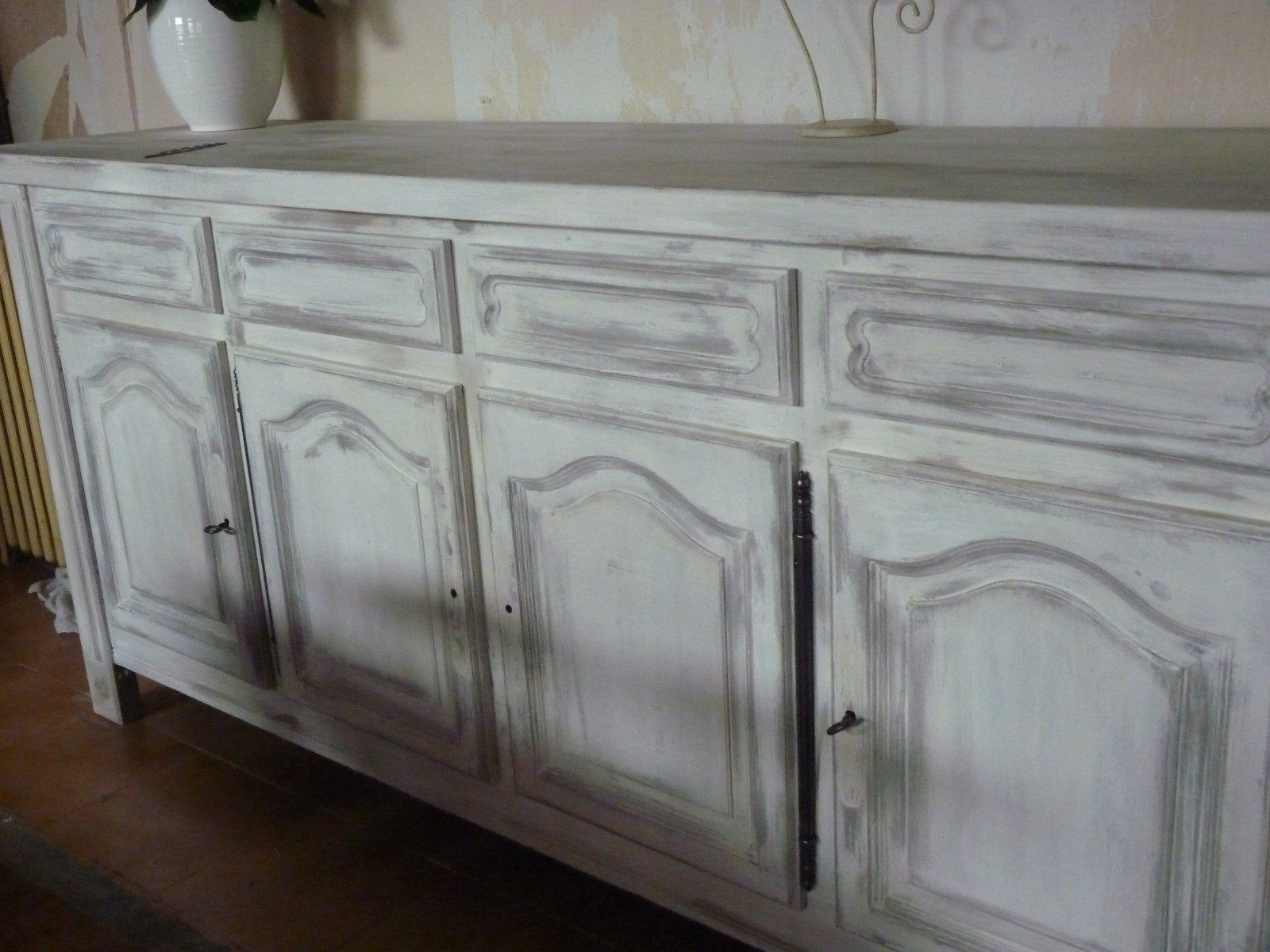 Comment Faire Un Meuble Blanc En Cérusé Gris Video Comment faire un meuble blanc vieilli