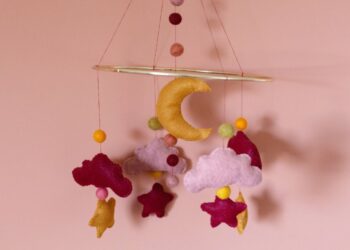 Comment faire un mobile en feutrine ?