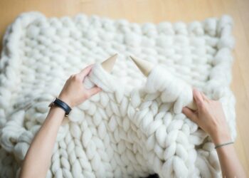 Comment faire un plaid en grosse laine ?