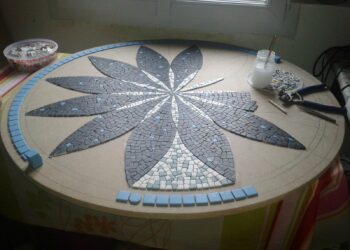 Comment faire un plateau de table en mosaïque ?