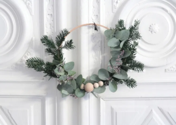 Comment faire une couronne de Noël avec des branches ?