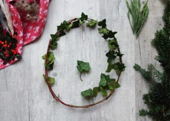 Comment faire une couronne de Noël extérieur ?