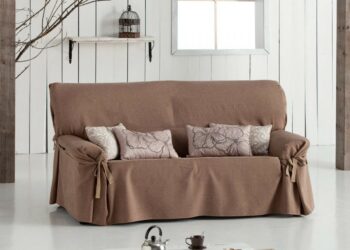 Comment faire une housse de canapé avec accoudoir ?