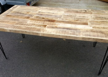 Comment faire une table avec des planches de coffrage ?