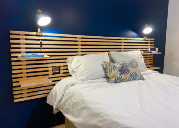 Comment faire une tête de lit avec des tasseaux ?