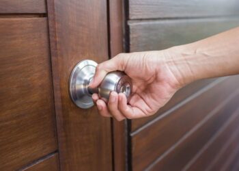 Comment fermer sa porte à clef quand on a pas de verrou ?