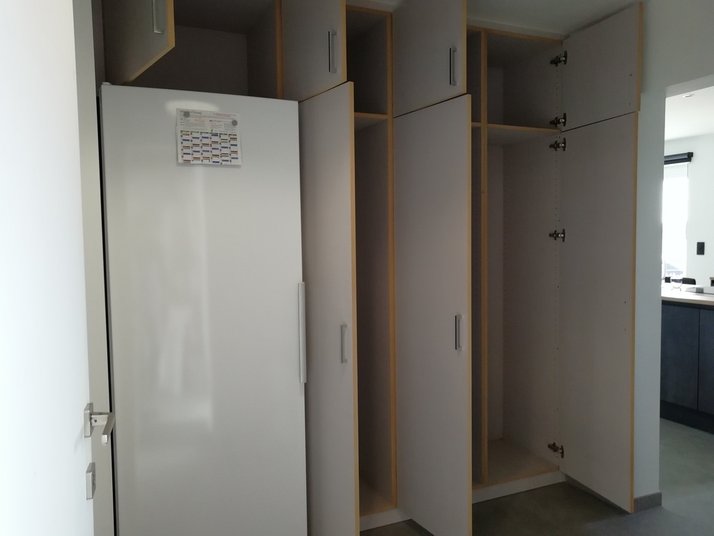 Comment fermer un placard encastré