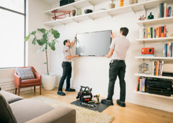 Comment fixer claustra au mur ?