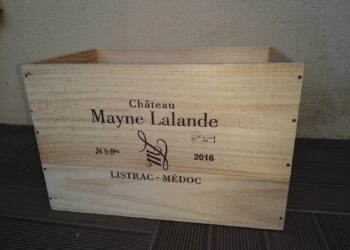 Comment fixer des caisses de vin entre elles ?