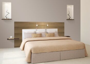 Comment fixer des coussins au mur ?