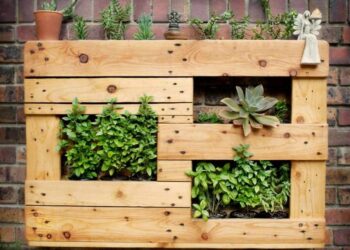 Comment fixer des pots sur une palette ?