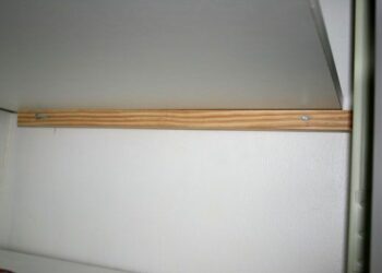 Comment fixer des tasseaux sans voir les vis ?