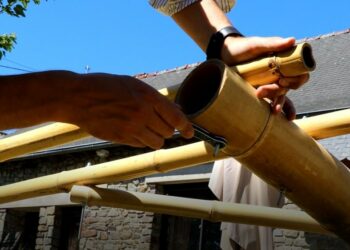 Comment fixer deux morceaux de bambou ?