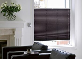 Comment fixer store plissé ?