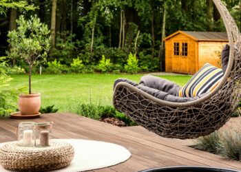 Comment fixer un fauteuil suspendu à un arbre ?