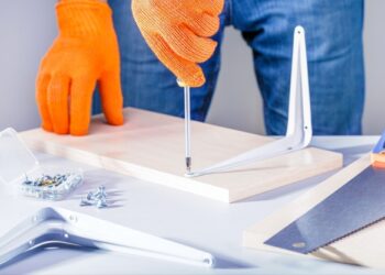 Comment fixer un meuble sur du BA13 ?