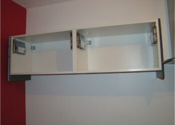 Comment fixer un meuble suspendu au mur ?