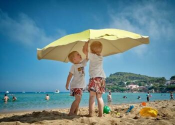 Comment fixer un parasol pour qu'il ne s'envole pas ?
