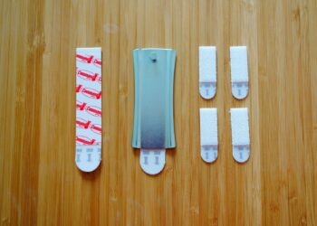 Comment fixer un tableau lourd sans percer ?