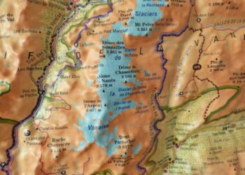 Comment fixer une carte en relief ?