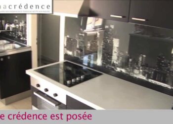 Comment fixer une crédence en verre transparent ?