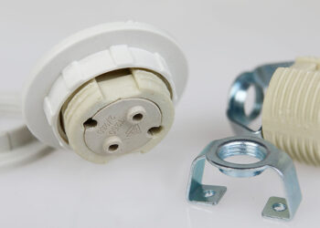 Comment fixer une douille G9 ?