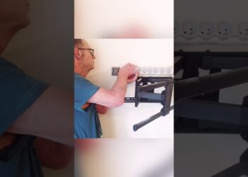 Comment fixer une patère au mur ?