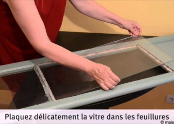 Comment fixer une vitre sur un meuble en bois ?