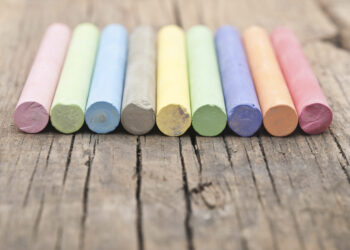 Comment foncer de la peinture rose ?