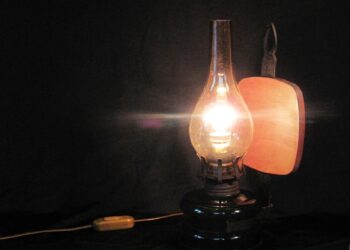 Comment fonctionne une lampe à huile ancienne ?