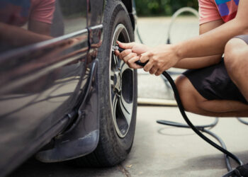 Comment gonfler le pneu d'une draisienne ?