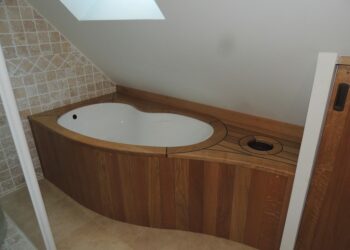 Comment habiller le contour de la baignoire ?