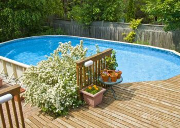 Comment habiller le tour d'une piscine ?