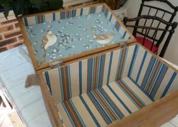 Comment habiller l'intérieur d'un coffre en bois ?