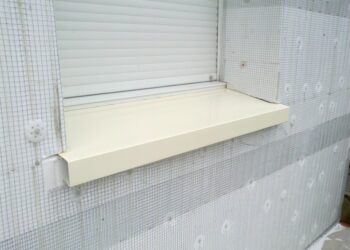 Comment habiller un rebord de fenêtre extérieur ?