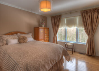 Comment habiller une fenêtre de chambre ?