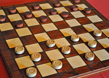 Comment jouer au jeu de dames ?