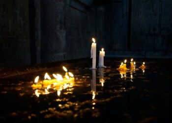 Comment lire dans une bougie ?