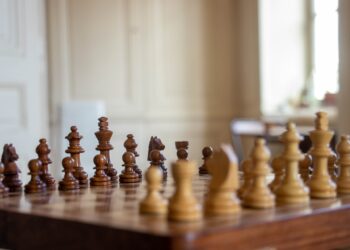 Comment mange la tour aux échecs ?